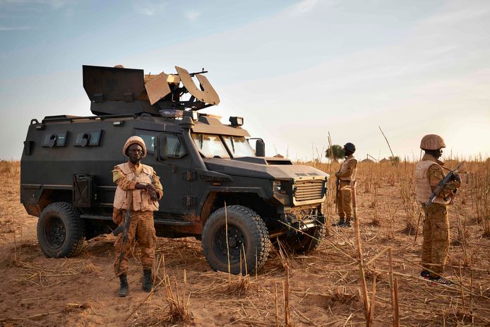 Soldaten uit Burkina Faso Army patrouilleren in de grensregio met Mali. Archiefbeeld.