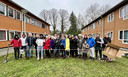De pootploeg van de Rotary, aangevuld met vijf bewoners van het azc Almelo.