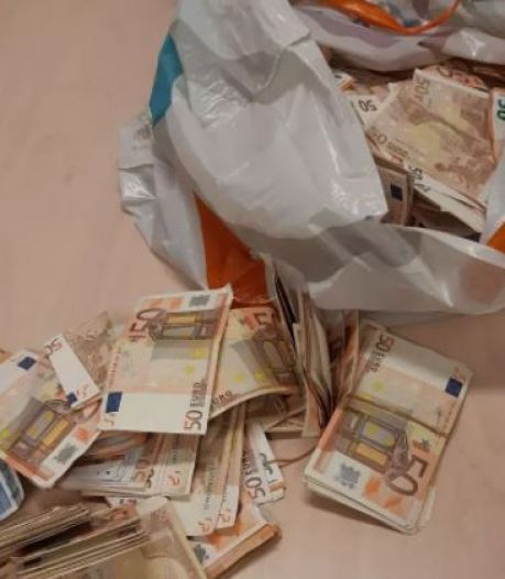 Verwarde Eindhovenaar opgepakt met ruim 40.000 euro cash in plastic tas