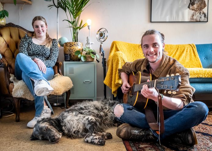 Twee Helmondse finalisten in SBS6-programma We Want More: Senna Willems en Sem Jansen (met hond Admiraal).