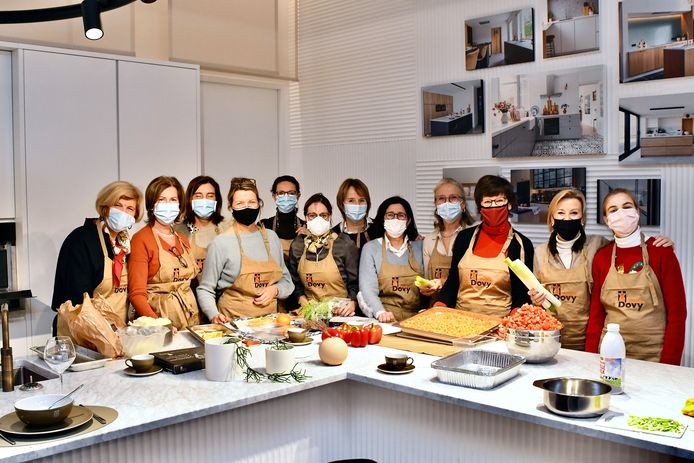Soroptimist Roeselare-Roslar bezorgt vzw Onze Kinderen een warme kerst