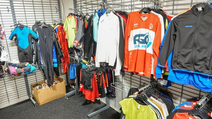 Bij Sportrijk kan je sportkledij lenen.