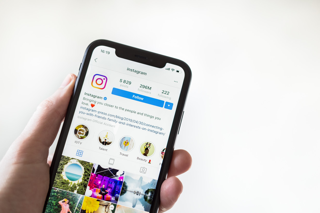 Met het nieuwe beleid wil Instagram de druk bij jongeren op sociale media verlagen. Beeld Getty Images