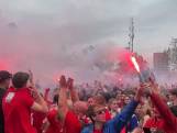 PSV-fans stormen Stadhuisplein op voor beste plekje tijdens huldiging