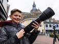 Hobbyfotograaf Evan van Wezel uit Cromvoirt volgt het koppel broedende slechtvalken op de voormalige Petruskerk in Vught op de voet.