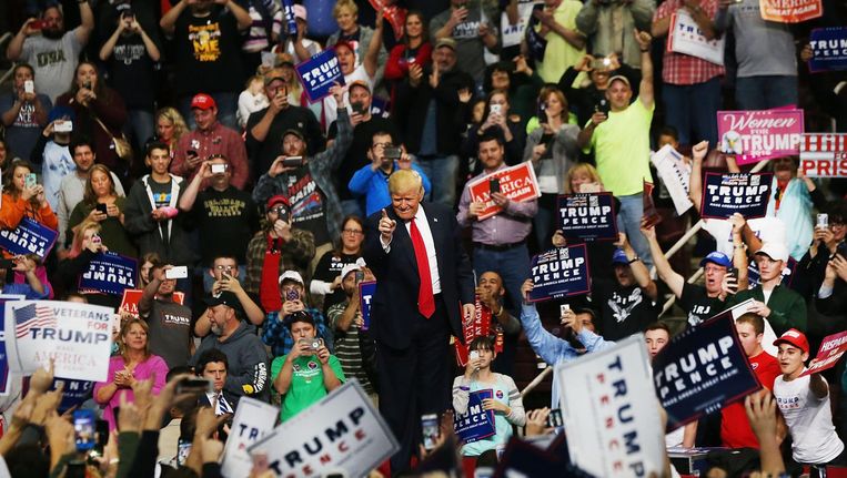Donald Trump tijdens een campagnebijeenkomst op 4 november 2016 in Hershey, Pennsylvania Beeld afp