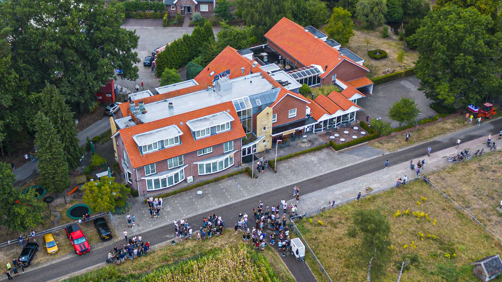 Protest bij Landhotel ’t Elshuys in Albergen.