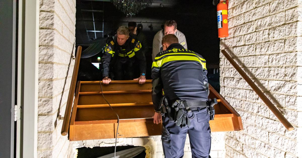 Het Weer In Krabbendijke Niemand draait op voor de 500 wietplanten onder het podium van