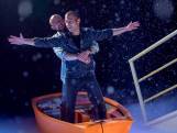 Staf en Mathias Coppens doen scène uit Titanic na