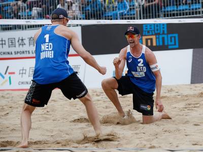 Beachkoppel Brouwer en Meeuwsen naar kwartfinales in Den Haag