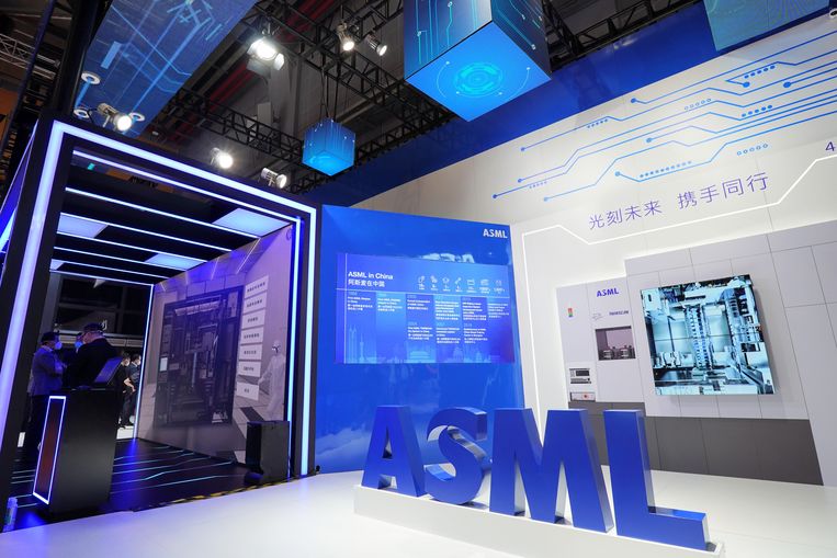 De stand van ASML op de China International Import Expo in Shanghai op 7 november 2022. Beeld Future Publishing via Getty