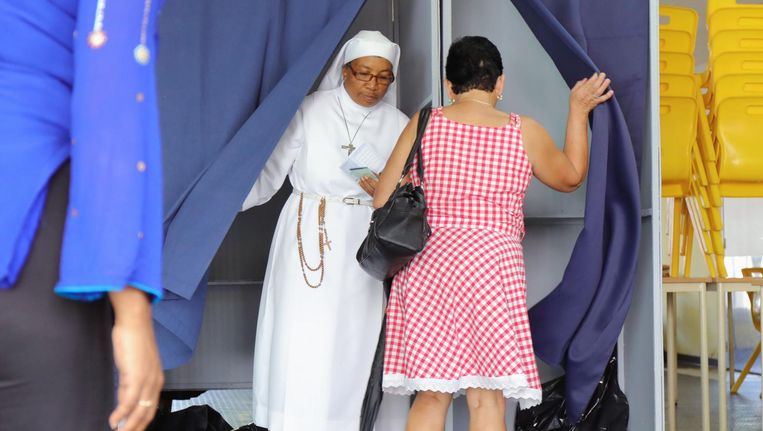 De stembureaus zijn open in Frankrijk. Beeld afp