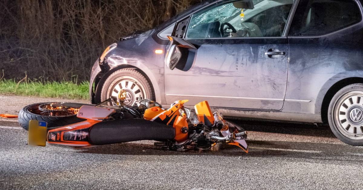 Motorrijder gewond bij botsing met automobilist.