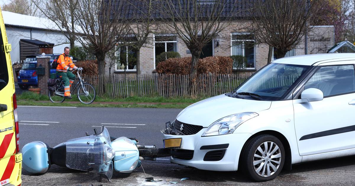 Scooterrijder gewond bij botsing op Haarmanweg in Terneuzen.