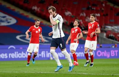 WK-KWALIFICATIES. Kane trefzeker voor Engeland in zege tegen Polen - Frankrijk en Italië winnen zuinig