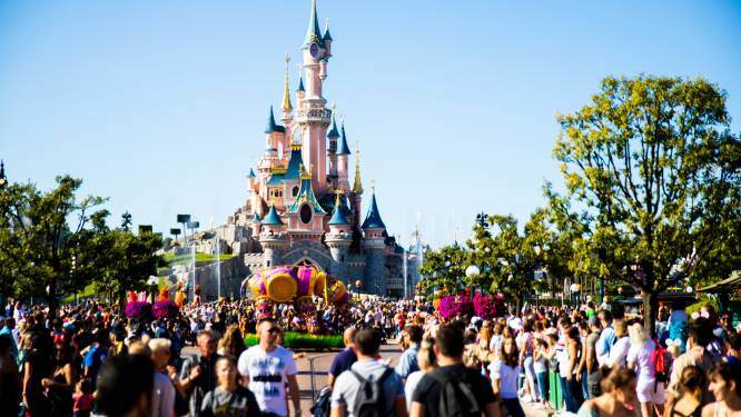 Geen Mickey Mouse voor Brusselse ambtenaren: inspectie schrapt familiedag van meer dan 100.000 euro naar Disneyland Parijs