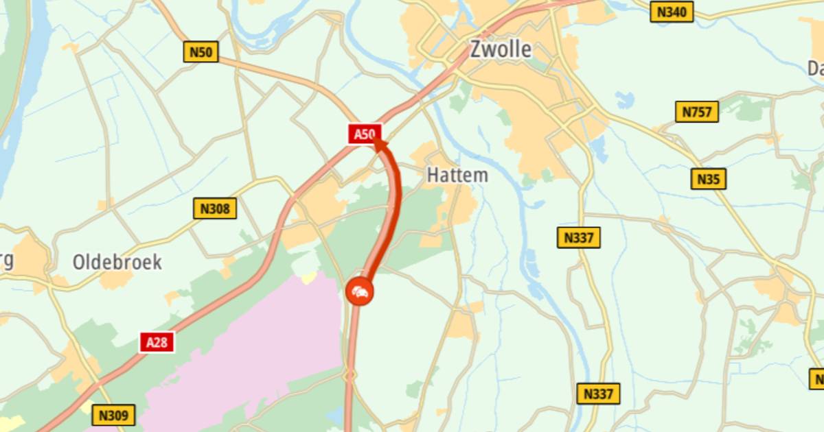 Ongeluk op A50 voor Zwolle: weg tussen Heerde en knooppunt Hattemerbroek dicht.