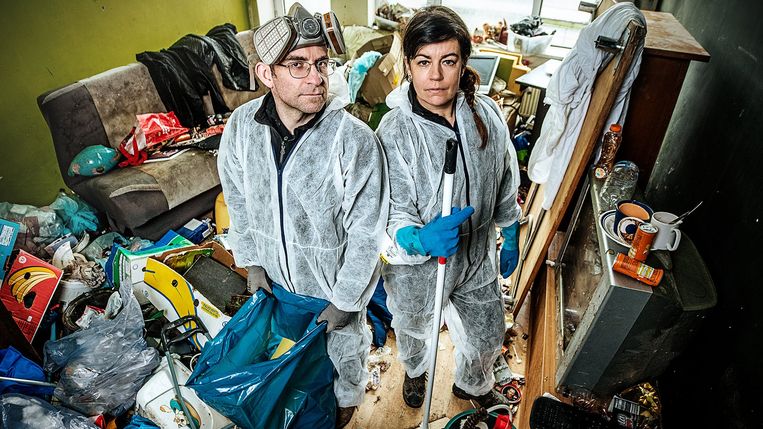 Tim en Annelies in 'De vuilste jobs van Vlaanderen’. Beeld VTM2