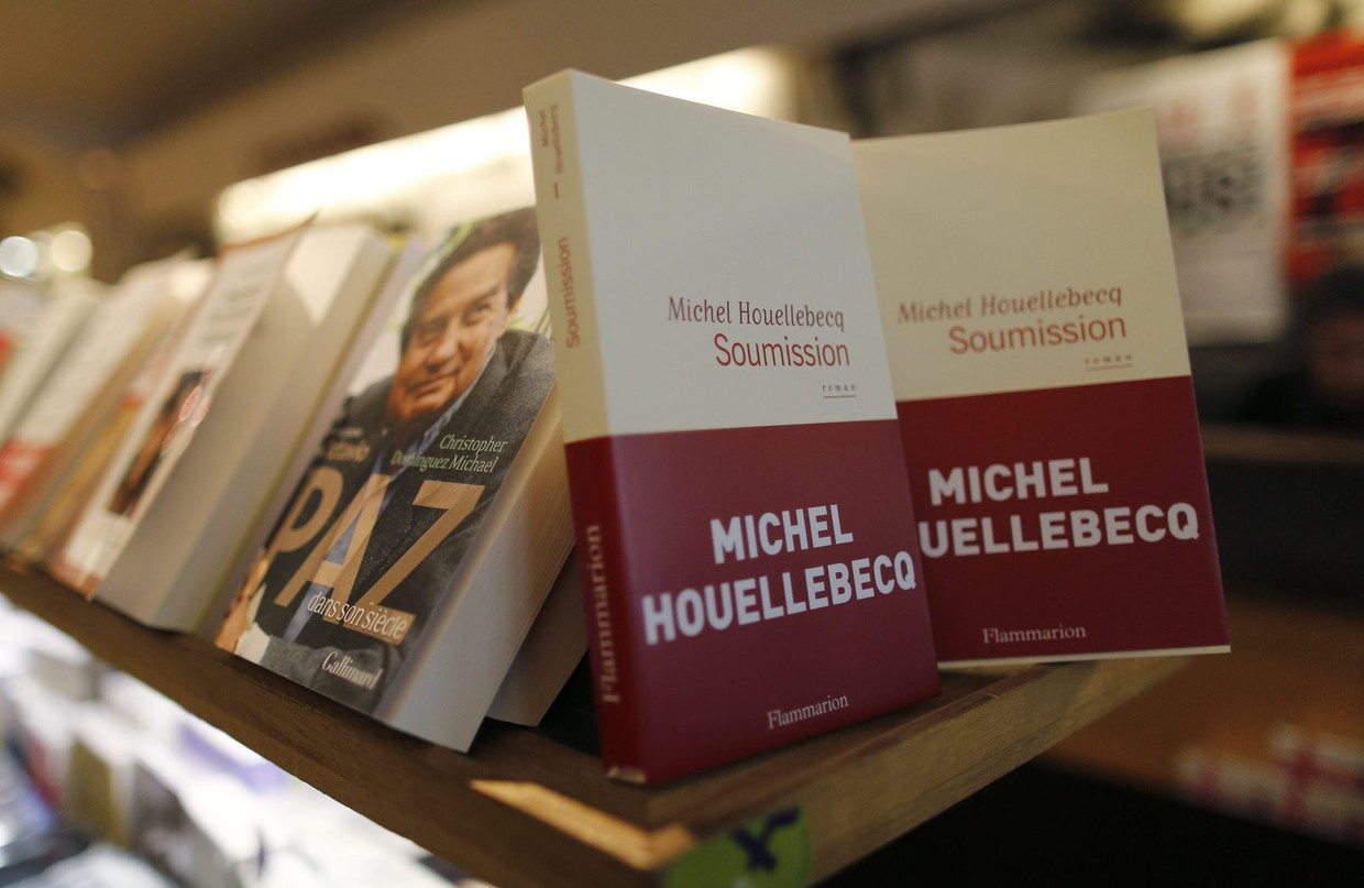 De nieuwe roman van Michel Houellebecq, Soumission, ligt sinds 7 januari in de winkel. Beeld reuters