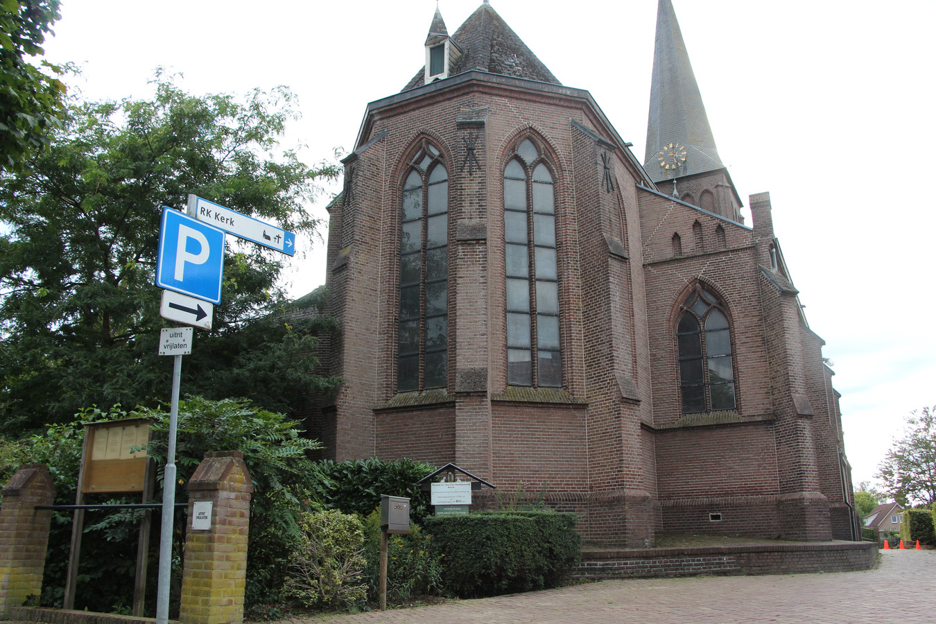 Pkn De Wijngaard Borculo Roomskatholieke kerk Borculo was al gesloten en staat nu te koop | Foto