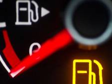 Rekentruc: zoveel kilometer kun je nog rijden als het reservelampje van je auto brandt