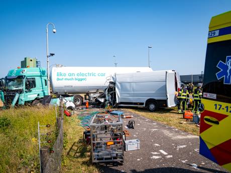 Twee personen gewond bij zwaar ongeval in industriegebied Europoort