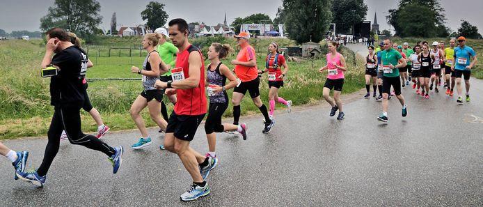 Deelnemers aan De Maasdijk in 2017.