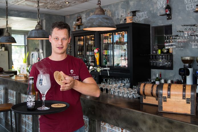 Diederik Evers van Bierbrasserie Zuiderbuur in Raalte is naarstig op zoek naar nieuw personeel. ,,De aanwas is er gewoon niet.’’