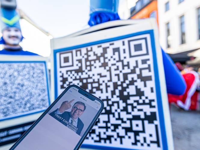 Carnavalsgroep De Korniskonoinen als wandelende CST’s naar carnaval: “QR-code werkt echt”