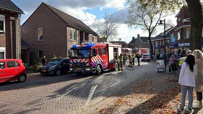 Hulpdiensten rukken massaal uit voor woningbrand in Borne, blijkt brand in kledingkast