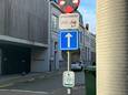 Verschillende straten veranderen van rijrichting, zoals de Nieuwstraat. In de nacht van zondag op maandag geldt het bovenste stopbord en verdwijnt het bord van eenrichtingsverkeer richting Roeselaarsestraat.