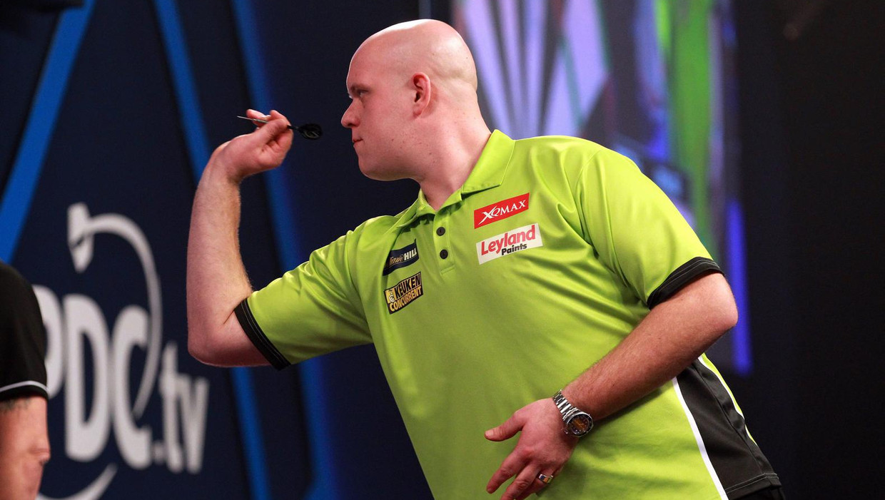Michael van Gerwen tijdens de halve finale tegen Raymond van Barneveld. Beeld epa
