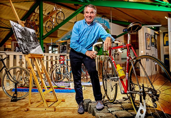 Hennie Kuiper in het aan hem gewijde museum in Noord Deurningen.