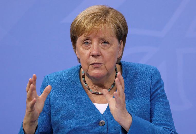 Bondskanselier Angela Merkel tijdens de persconferentie na afloop van het coronaoverleg.   Beeld REUTERS