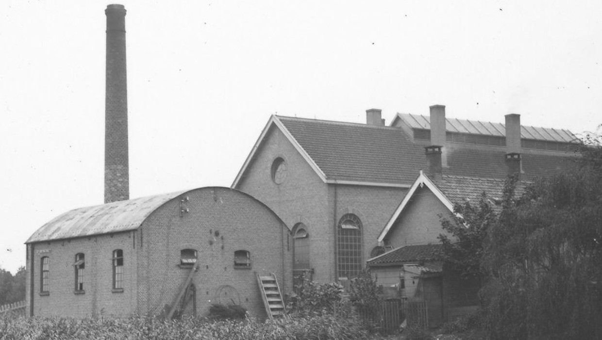 De eerste Nederlandse elektriciteitscentrale werd in 1886 in gebruik genomen in Ridderkerk. Beeld Stichting Willem Smit Historie