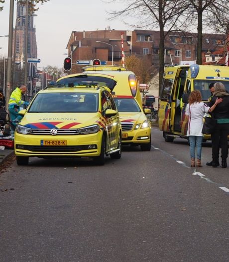 Moeder (36) en kind (4) zwaargewond bij crash op Leusderweg, bestuurder kreeg black-out