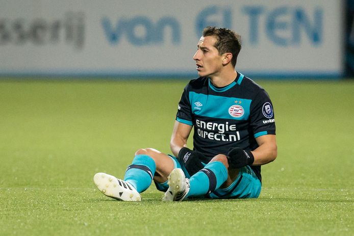 Ontgoocheling bij PSV-middenvelder Andres Guardado na de 3-1 nederlaag tegen Sparta.
