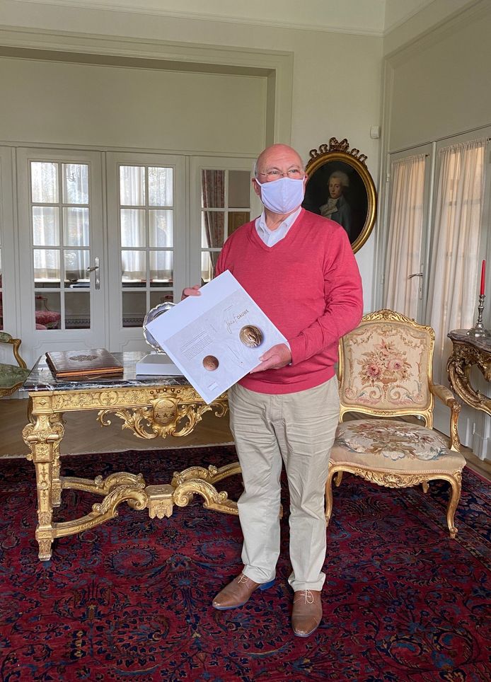 Jozef Dauwe was aangenaam verrast door het boek dat voor hem geschreven werd.