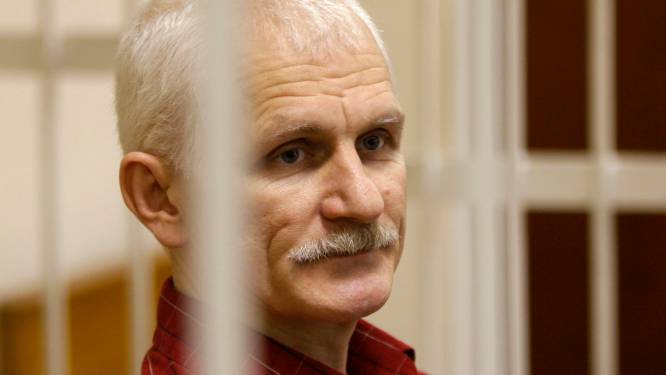 Wie is Ales Bialiatski (60), de Wit-Russische mensenrechtenactivist die Nobelprijs voor de Vrede heeft gewonnen?