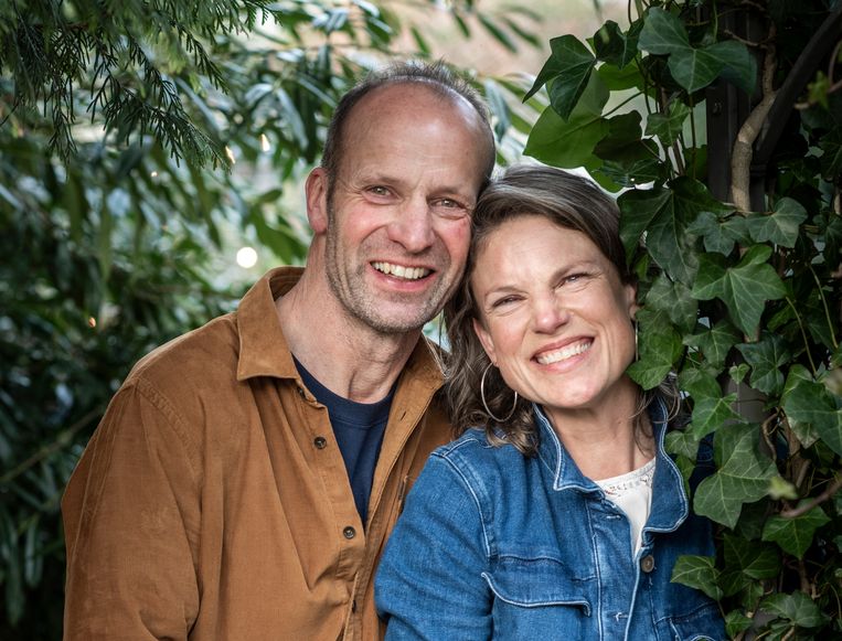 Maud is helemaal op haar plek op de boerderij van Evert: “Mascara tot onder mijn knieën” 
 Beeld KRO-NCRV/Linelle Deunk 