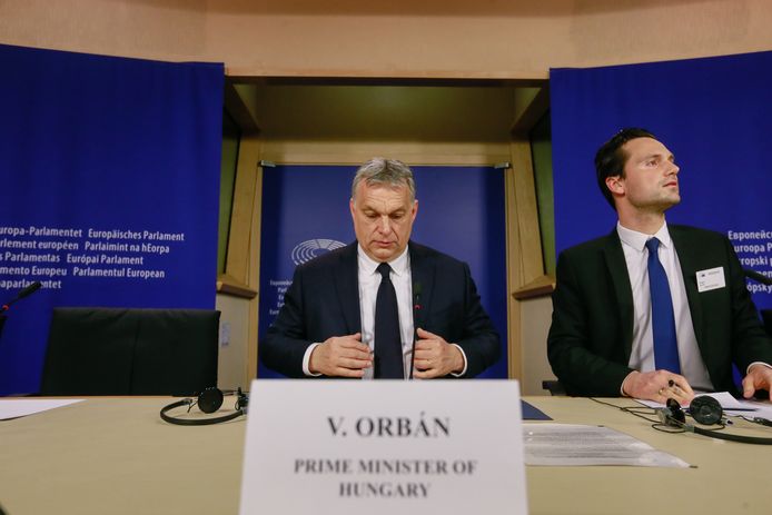 De Europese Volkspartij (EVP) heeft beslist om de schorsing van de Hongaarse partij Fidesz te verlengen.