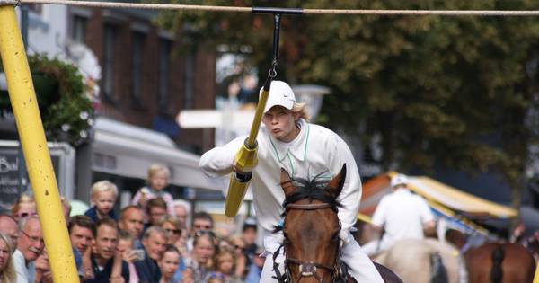 Twaalfjarige schrijft ringrijgeschiedenis | Zeeuws nieuws - PZC