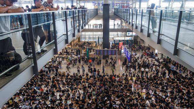 Protest Hongkong verplaatst naar internationaal vliegveld