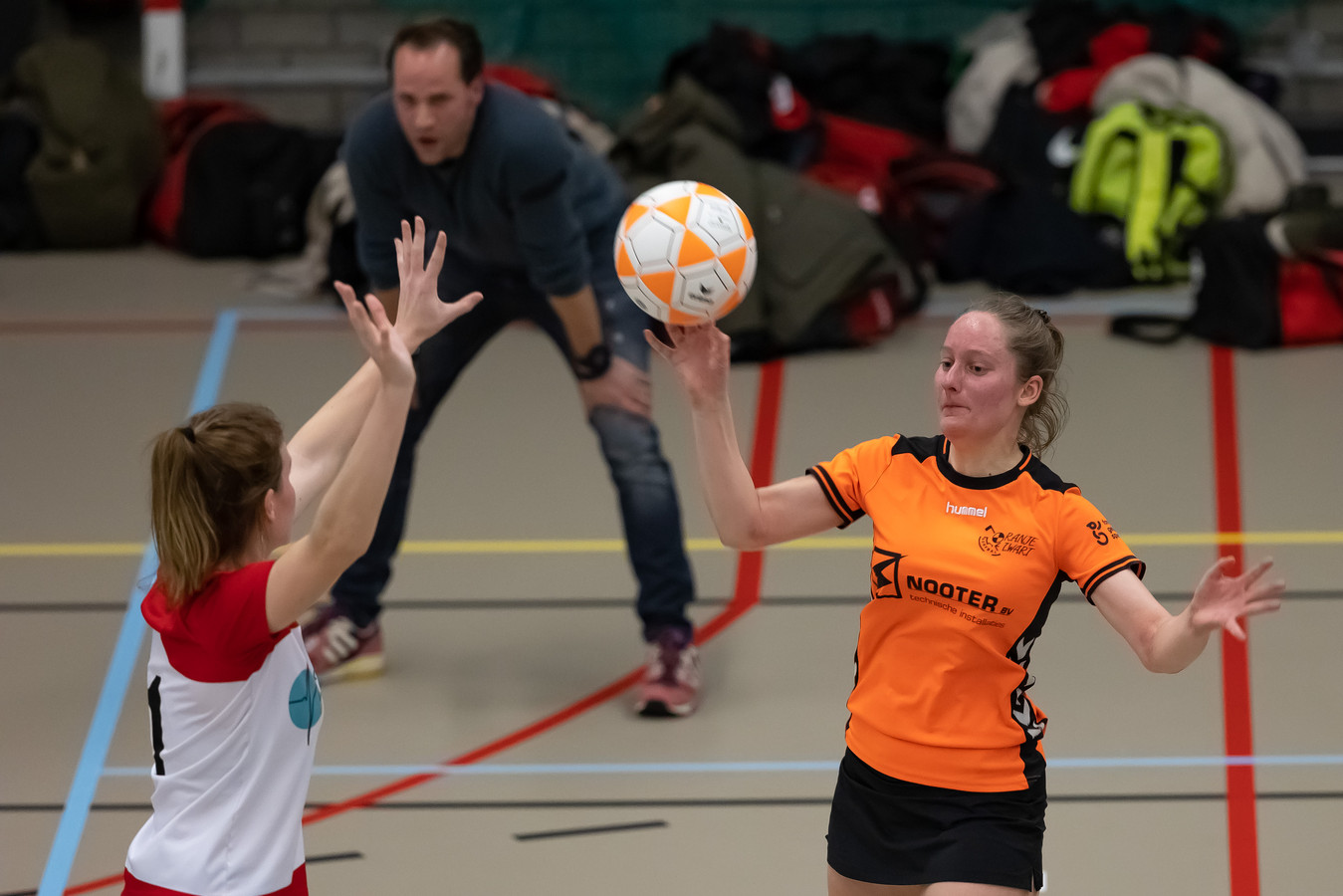 Oranje Zwart verzuimt mokerslag uit te delen, ASVD met hakken over de