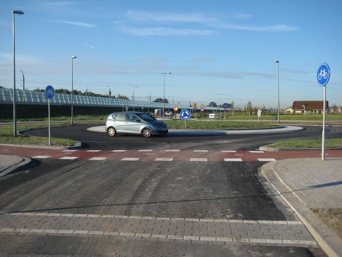 In dit gebied, bij de rotonde richting de entree van DSO,  wordt het geluidsscherm vervangen.
