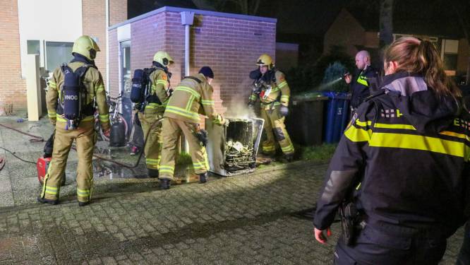 Vaatwasser vat vlam in Apeldoornse woning, gezin midden in de nacht op straat