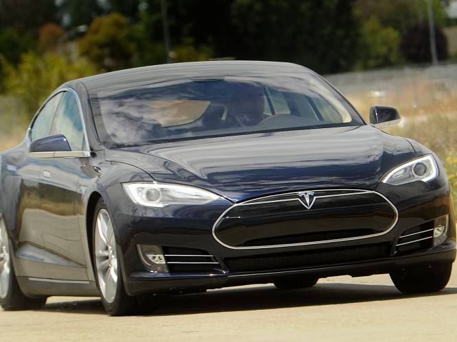 Tesla roept 123.000 auto's terug