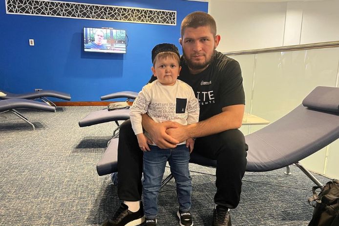 Hasbulla Magomedov met Khabib Nurmagomedov.