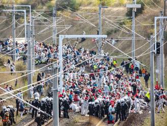 200 Belgen blokkeren mee de sporen uit protest tegen bruinkoolmijn in Duitsland