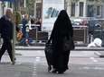 Vrouw in nikab mag land niet in nadat ze weigert gezicht te laten zien op Zaventem